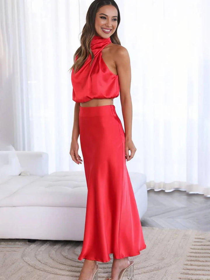 Completo da donna in due pezzi con scollo all'americana e gonna lunga