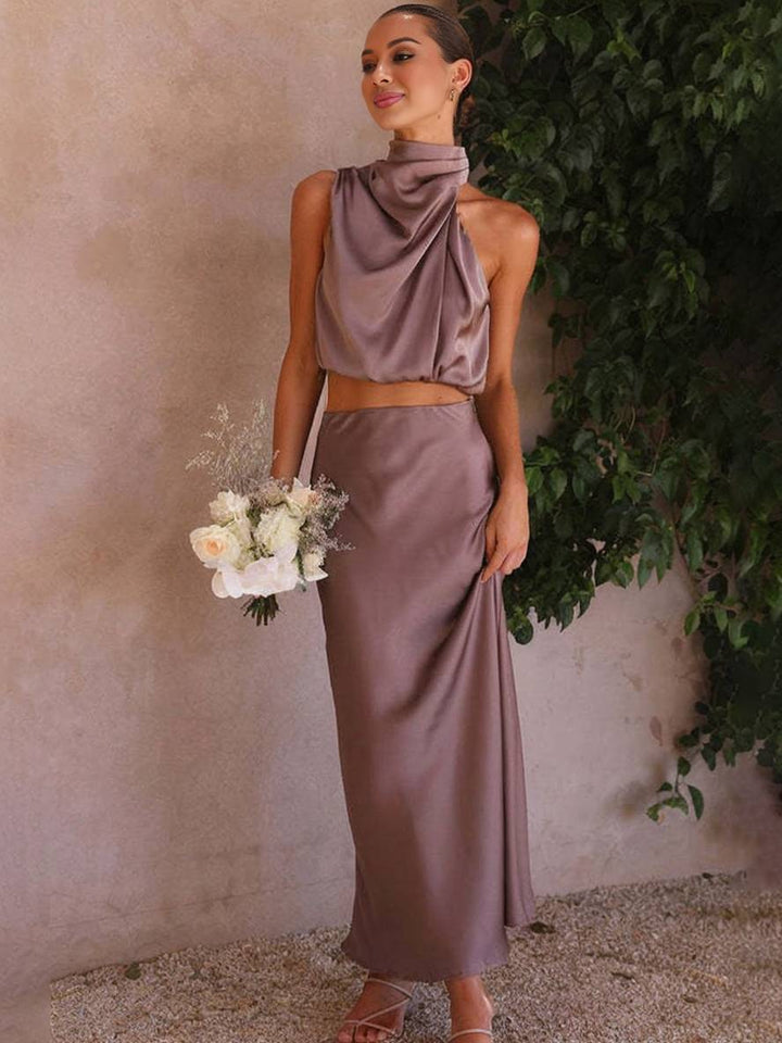 Completo da donna in due pezzi con scollo all'americana e gonna lunga
