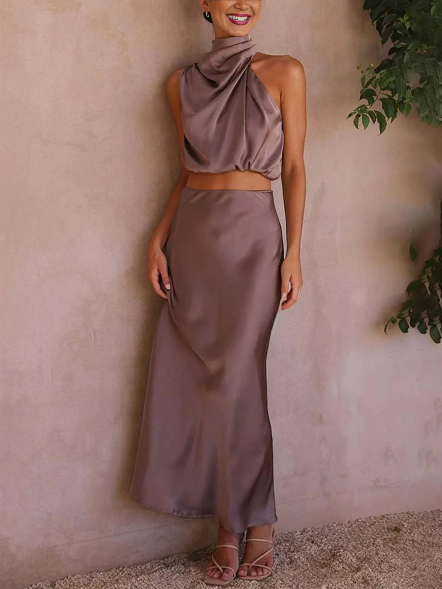 Completo da donna in due pezzi con scollo all'americana e gonna lunga