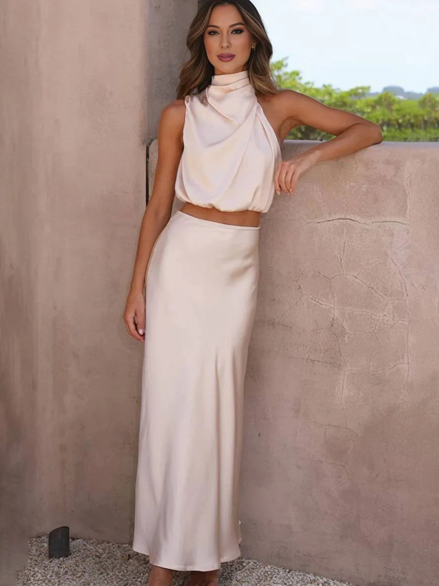 Completo da donna in due pezzi con scollo all'americana e gonna lunga