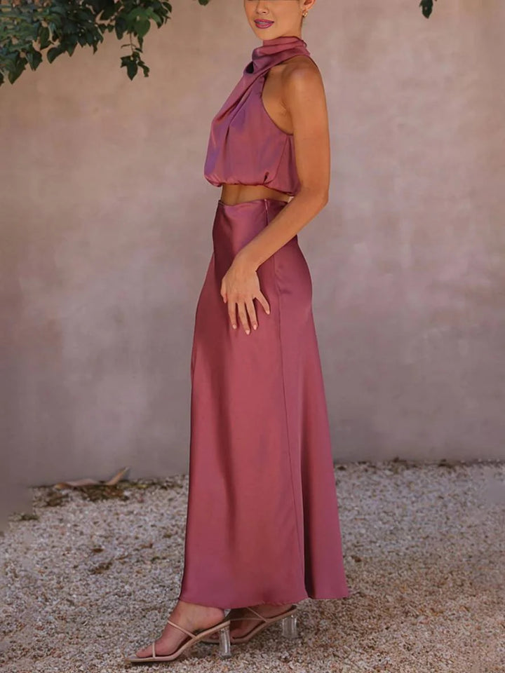 Completo da donna in due pezzi con scollo all'americana e gonna lunga
