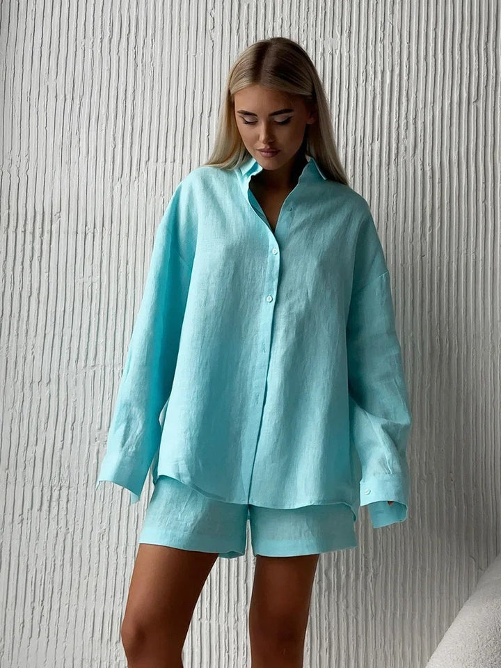 Completo da donna con bottoni e maniche lunghe