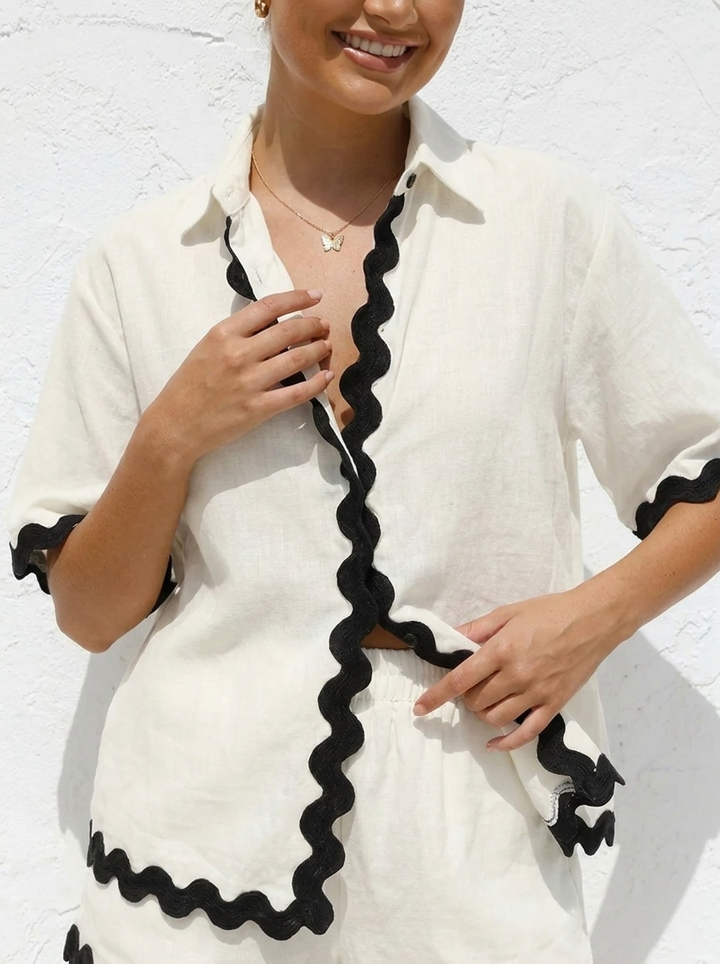 Set composto da top senza maniche e shorts color block per un look vacanziero perfetto